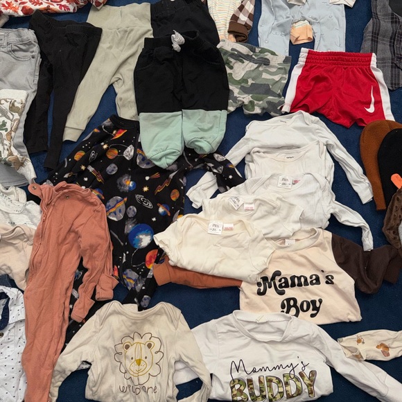 HUGE BABY CLOTHES LOT - Picture 3 of 7